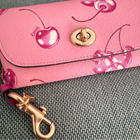 NWT Coach Sunglass Case With Cherry Print CR912 - Picture 3 of 5